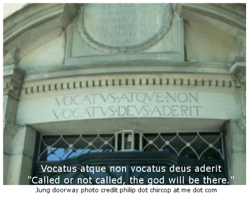 Vocatus atque non vocatus deus aderit 01